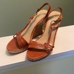 Comfortable wedge, perfect for jeans or shorts with a blazer or sundress.